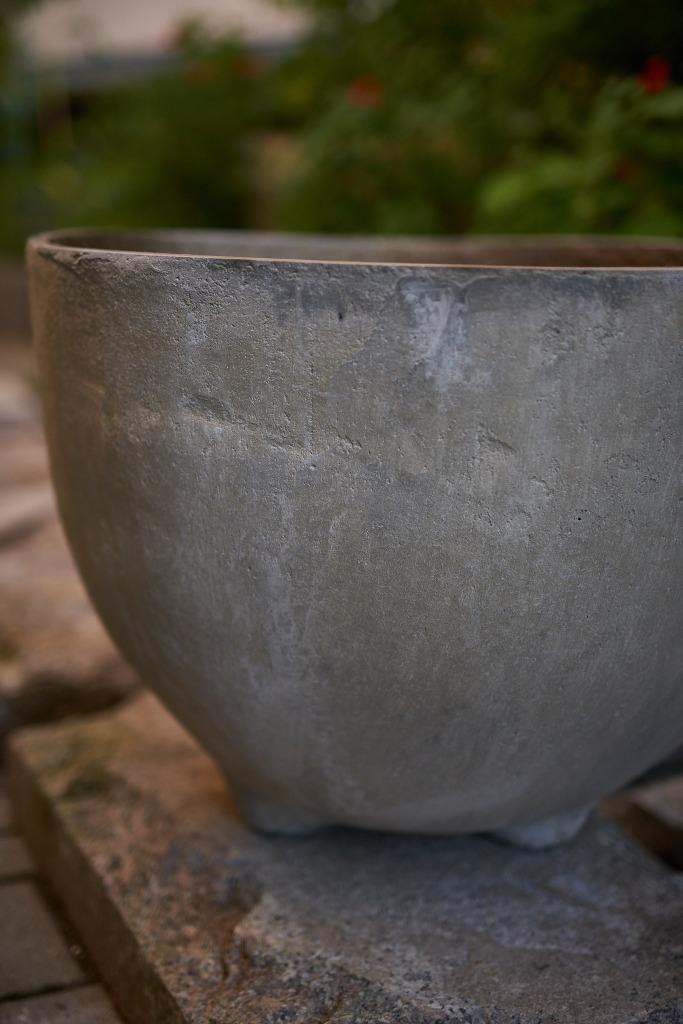 Betonový květináč CABAN